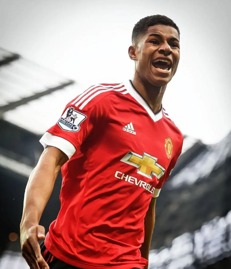 kaiyun-1亿欧到3000万欧！昔日曼联太子陨落，降薪留巴萨，也不回曼联|巴塞罗那|马库斯·拉什福德|拉什福德|贝克汉姆|球员_新浪体育_新浪新闻