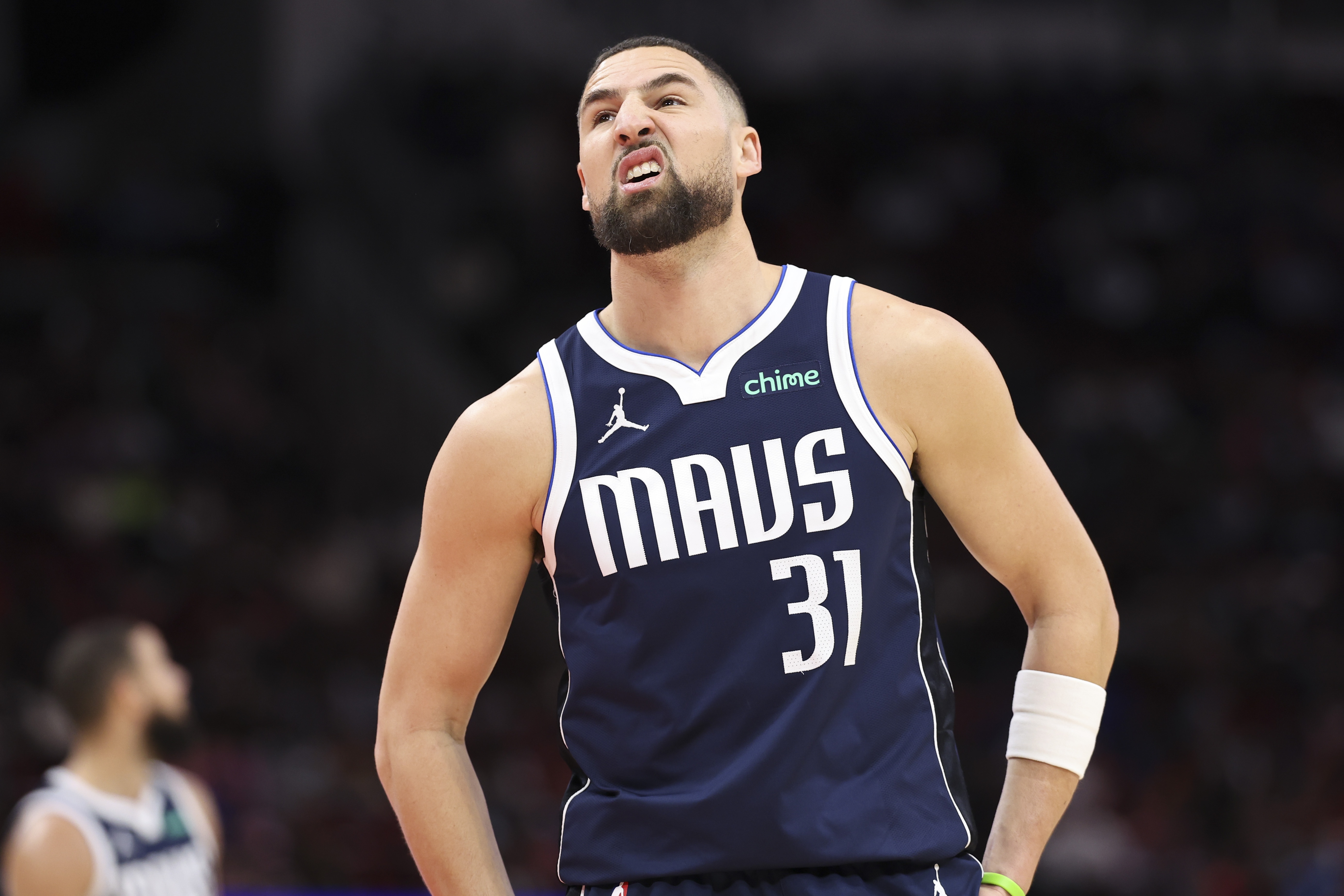 越打越坑了！克莱8中2得5分2板1助 三分6中1&amp;正负值-12